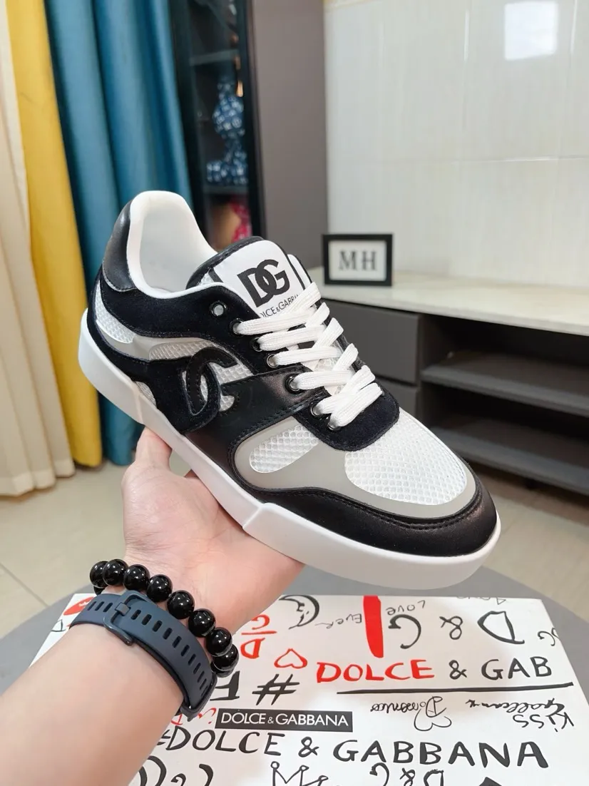Men's shoes 💰440🌹🌹"Dolce & Gabbana DG" original imported first-layer cowhide ➕ sheepskin lining, light on the foot, comfortable, versatile, original special outsole 🔥favored by trendy men, welcome to compare quality 🔥exquisite luxury, super A level! Compared with the genuine product at the counter, the version is no worse at all! Code number 36-46